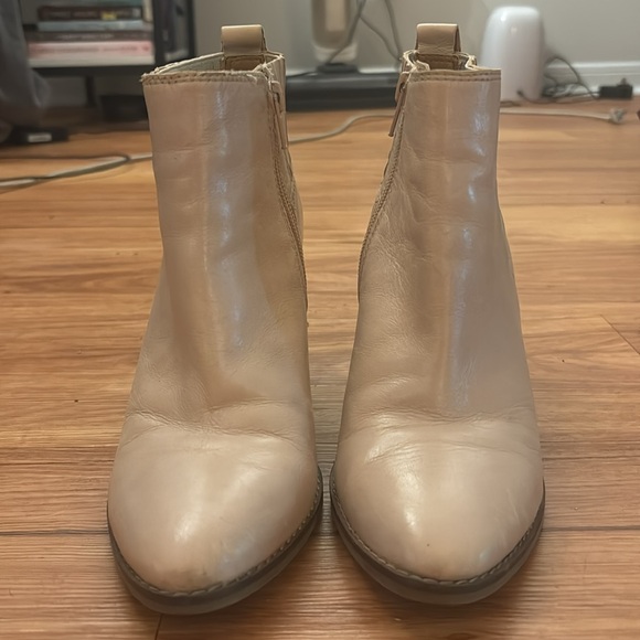 Nude Pointed Tow Western Flair Lucky Brand Heeled Boots - Picture 2 of 7